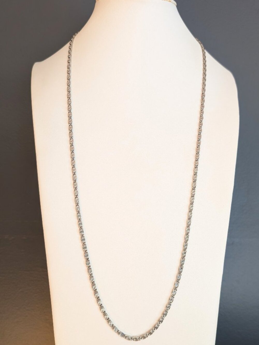 Silver tone snail chain necklace